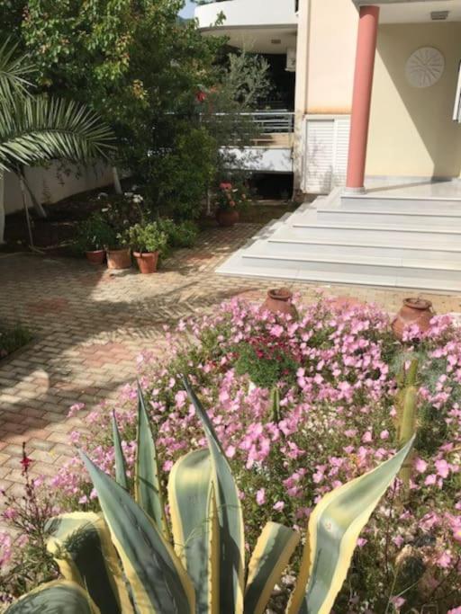 Paralia Akratas Akrata Rose Garden Apartments I מראה חיצוני תמונה